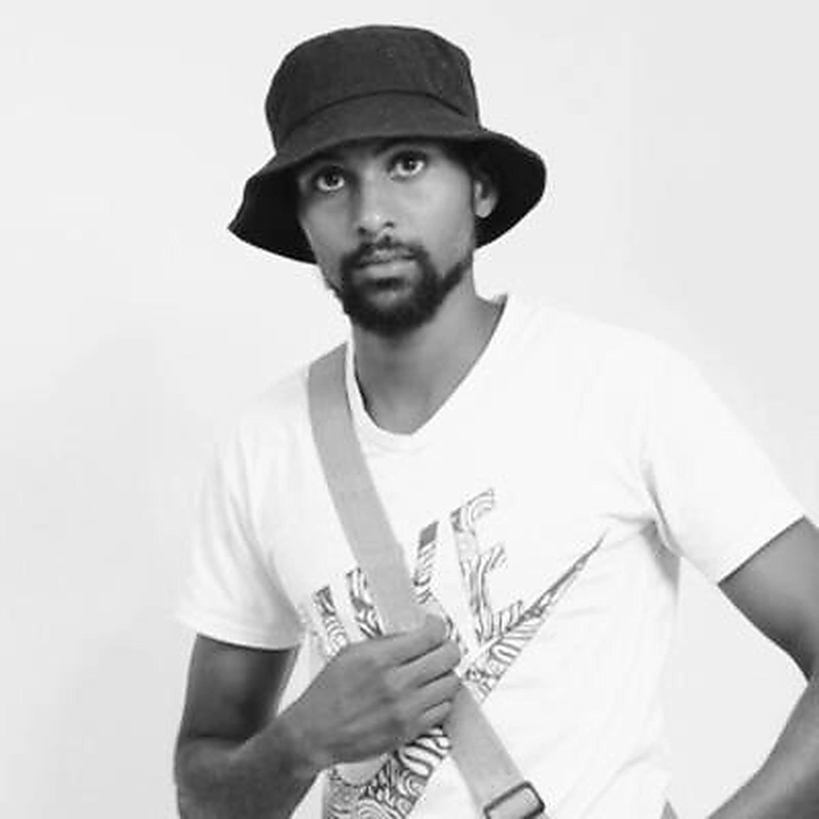 Sug El MusiQ responde 7 preguntas sobre su arte y visión cultural.